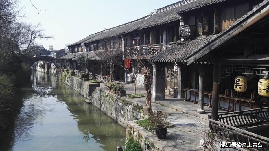 救援受困的长颈鹿